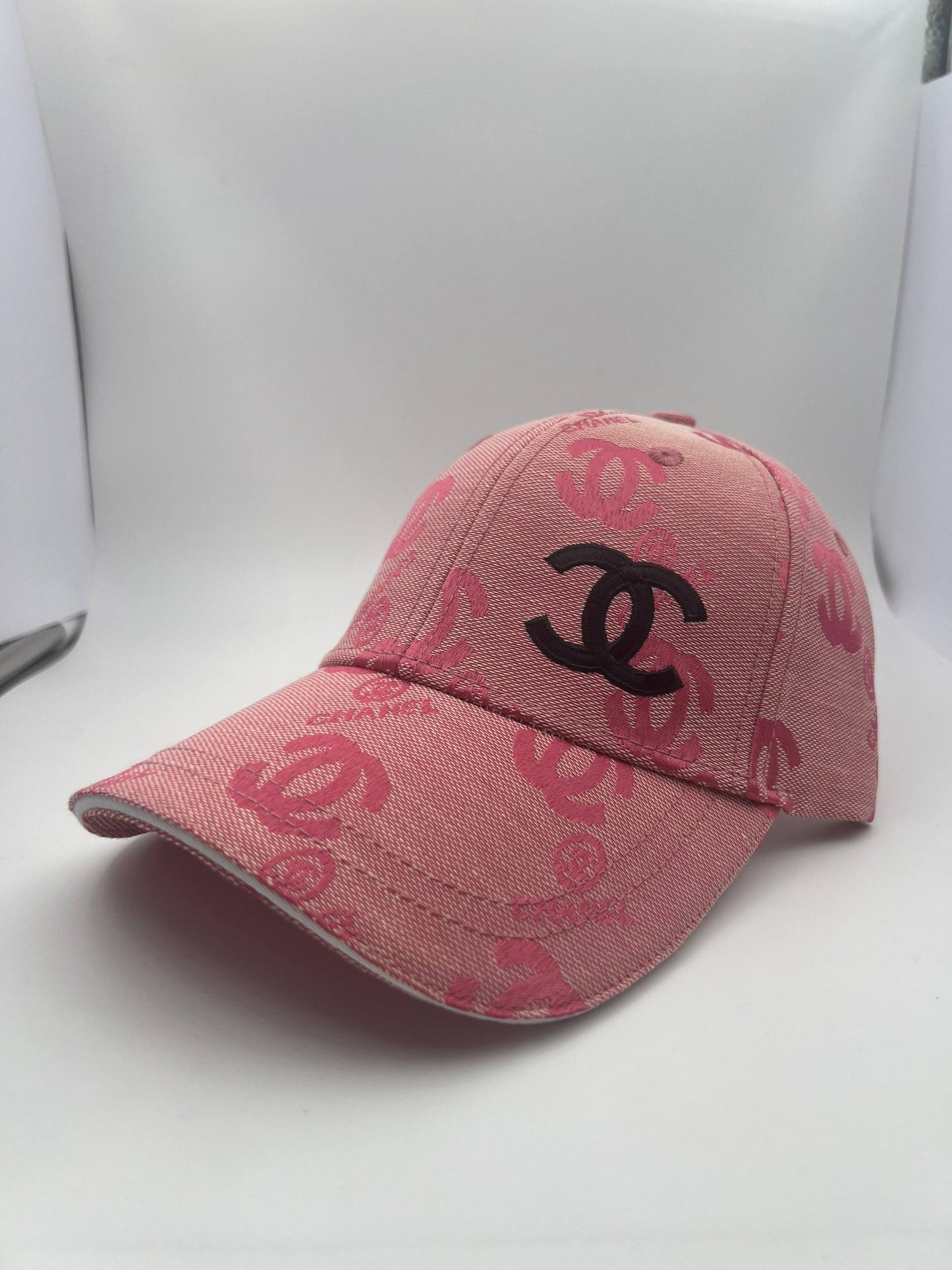 Chanel
Caps 🧢
High quality 💯
40 dhs❣️

Zain273
♥️♥️♥️