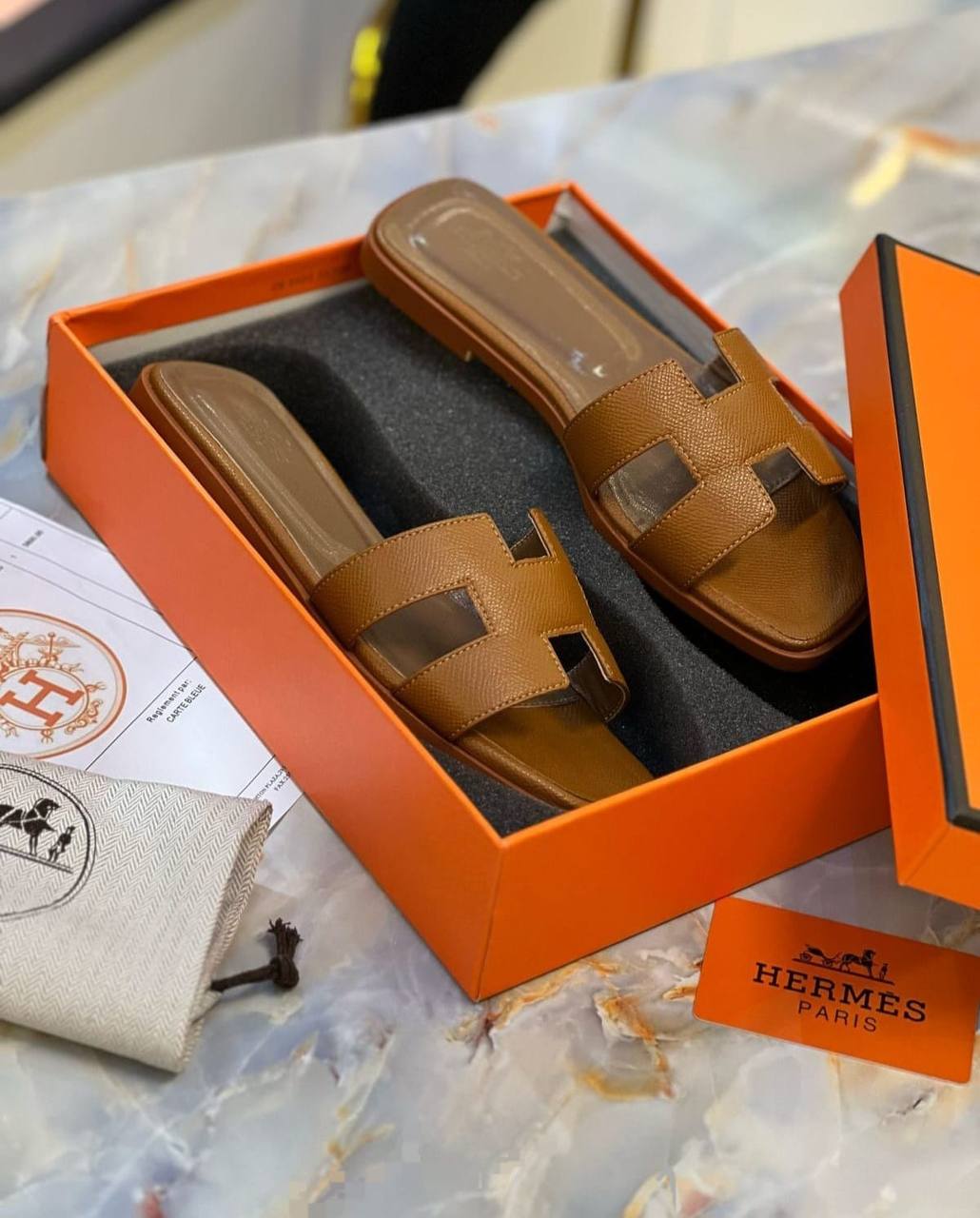 HERMES 
☘️ *SIZE  36  to 41 ☘️                                                                                                       
180 dhs💓

Zain224
♥️♥️♥️