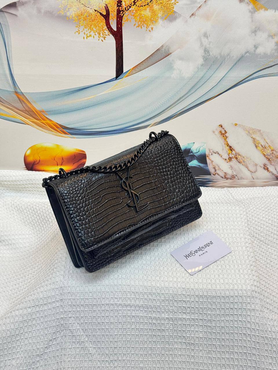 Ysl 
Best quality with box’s 
100 dhs✅
size 22 CM

Zain290
♥️♥️♥️
