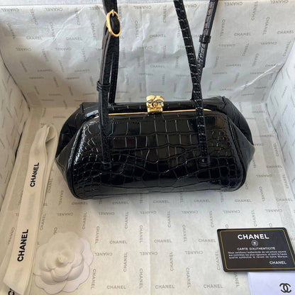 Chanel

21cm
320 dhs🇦🇪🇦🇪

Zain297
♥️♥️♥️