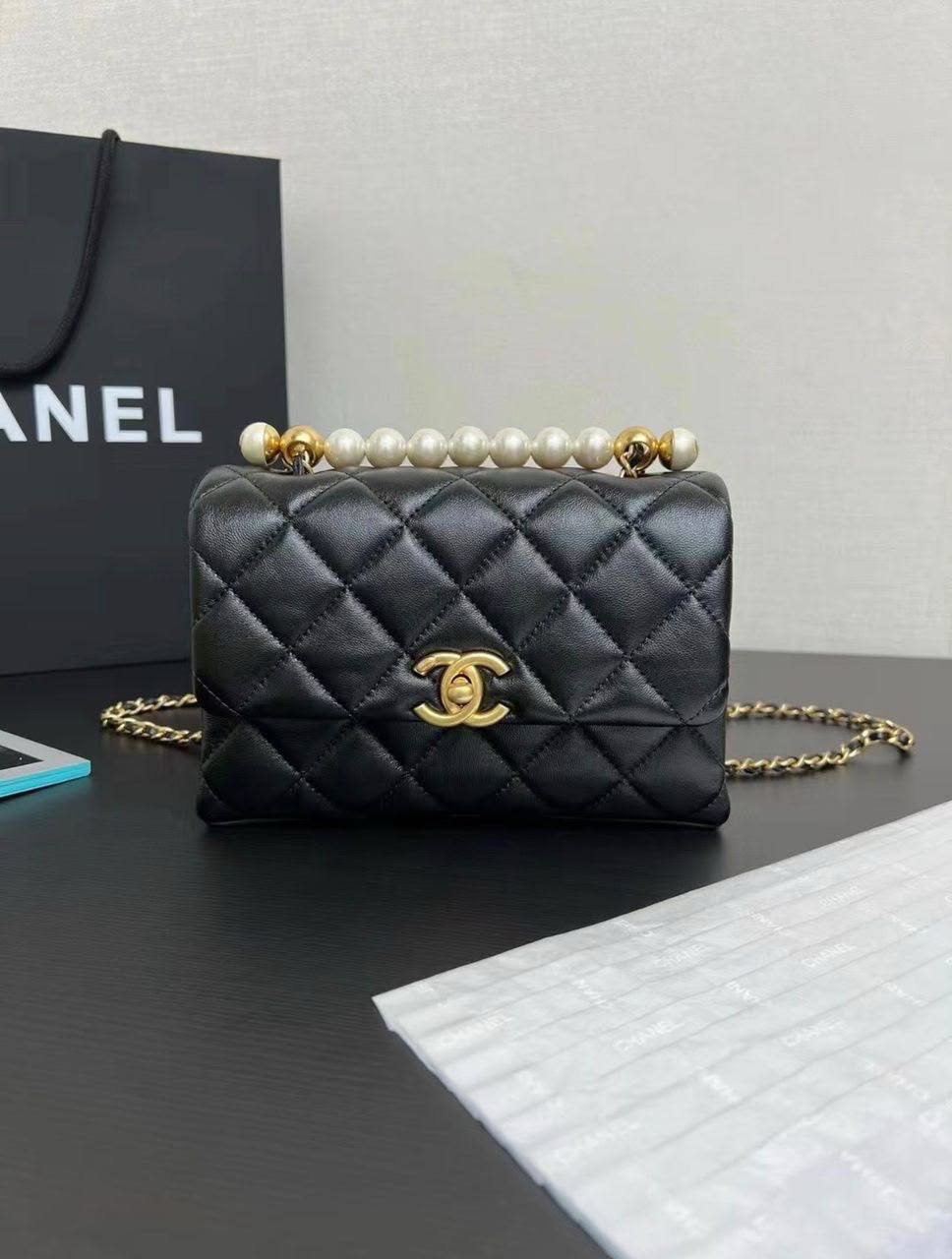 Chanel

150 dhs🇦🇪🇦🇪

Double box


Zain35
♥️♥️♥️