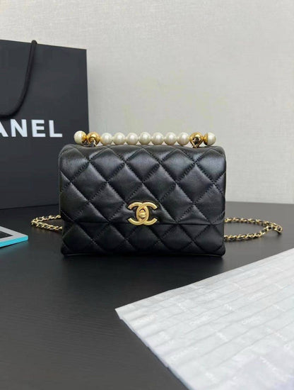 Chanel

150 dhs🇦🇪🇦🇪

Double box


Zain35
♥️♥️♥️