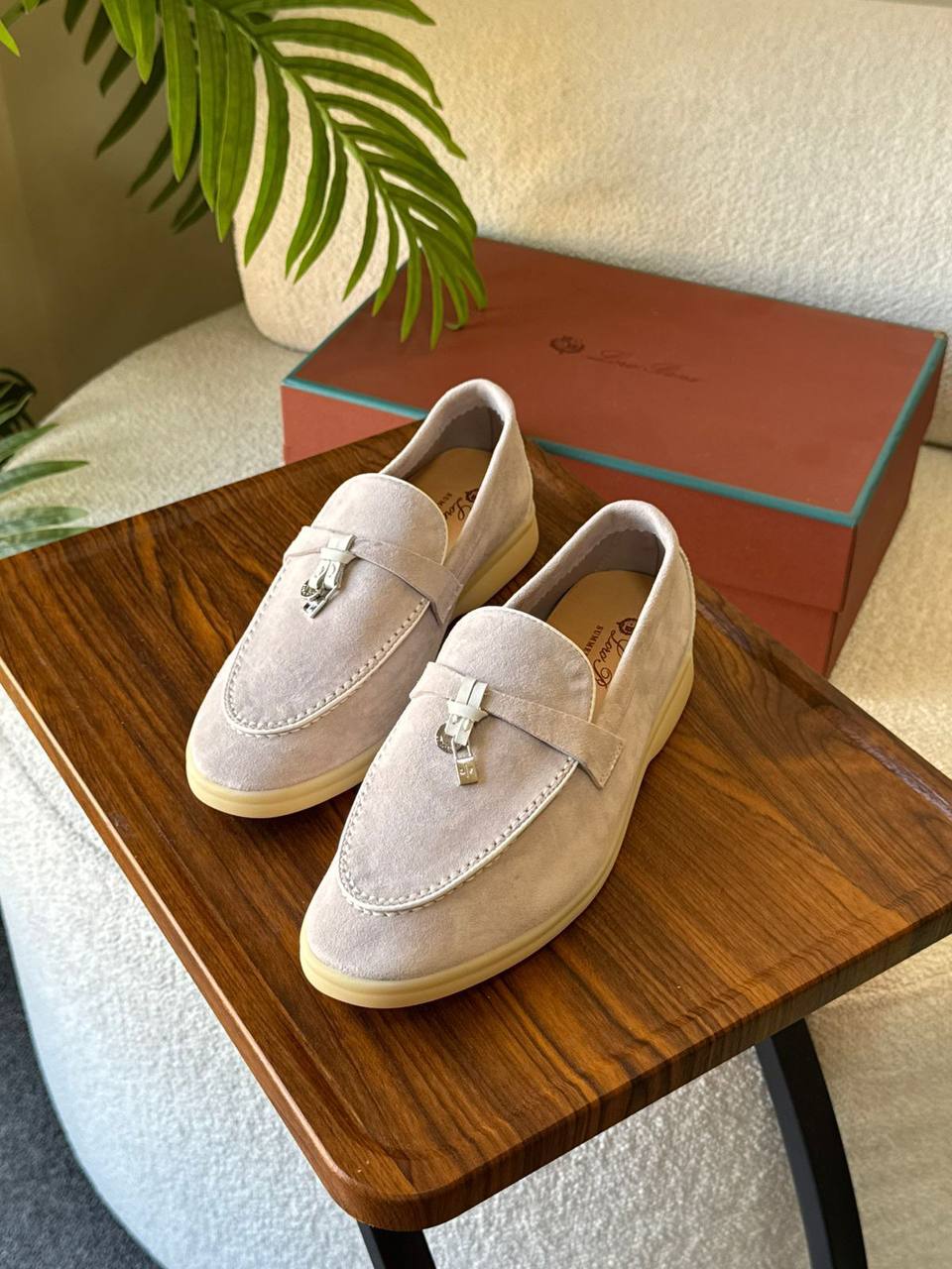 LORA PIANA 
SuperMaster Quality 💯
450 dhs💓
Size:36-41💥

Zain171
♥️♥️♥️