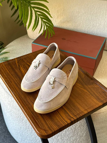 LORA PIANA 
SuperMaster Quality 💯
450 dhs💓
Size:36-41💥

Zain171
♥️♥️♥️