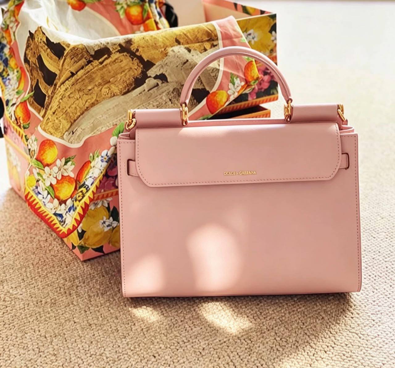 D&G
120 dhs🇦🇪🇦🇪

Zain07
♥️♥️♥️