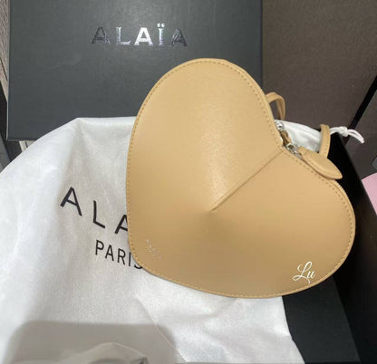 Alaia
110 dhs✅
Best  quality

with box
🎁🎁🎁

Zain74
♥️♥️♥️