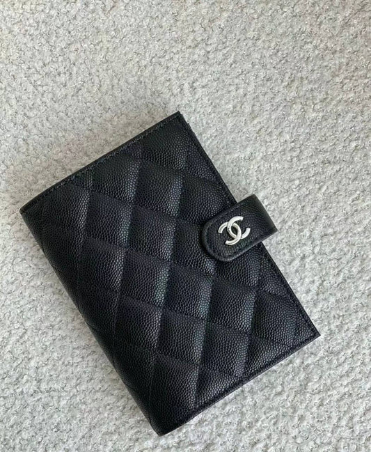 NEW✨CHANEL✨
SUPER MASTER QUALITY🫶
WITH FULL PACKAGING🎁
650 dhs🪙💚

Zain255
♥️♥️♥️