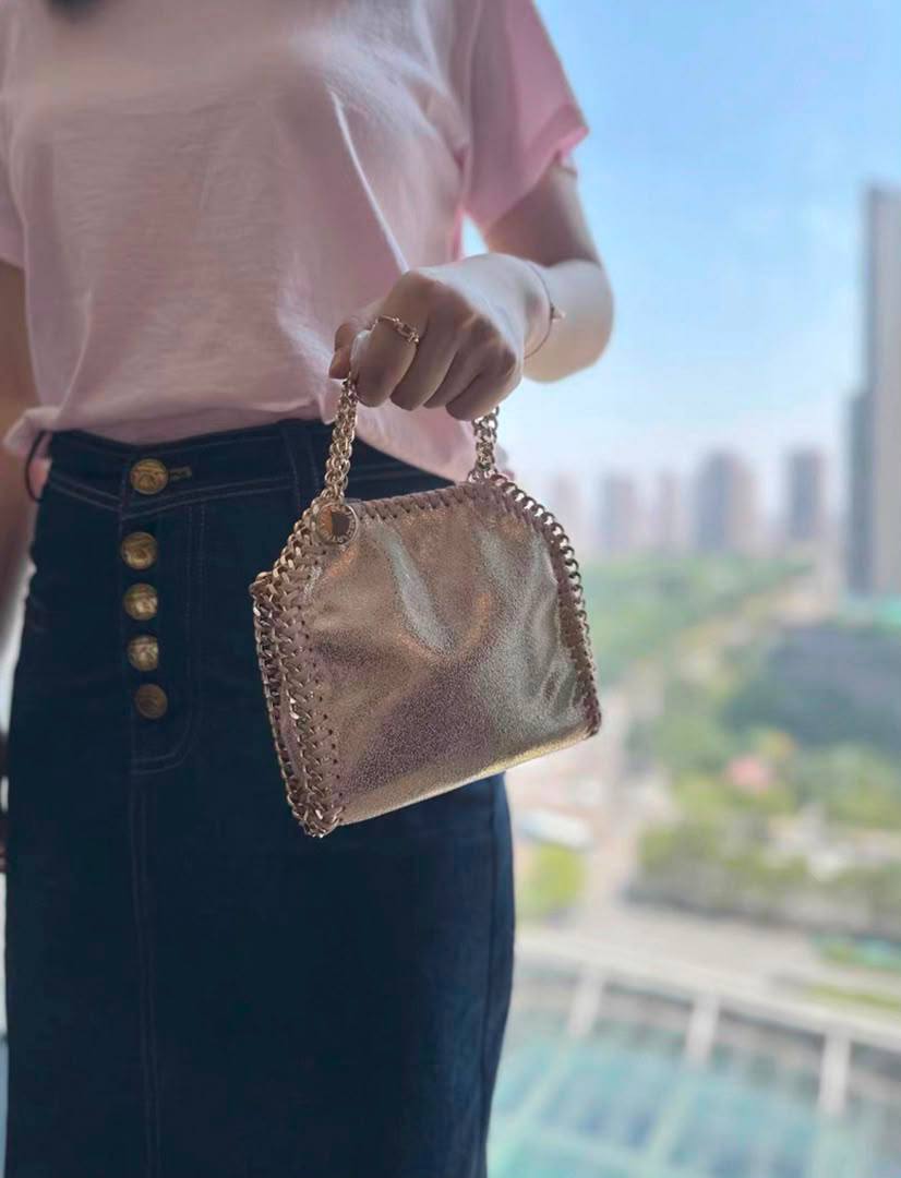 Stella
110 dhs🇦🇪🇦🇪
Size：20cm
good-quality with box

Zain35
♥️♥️♥️