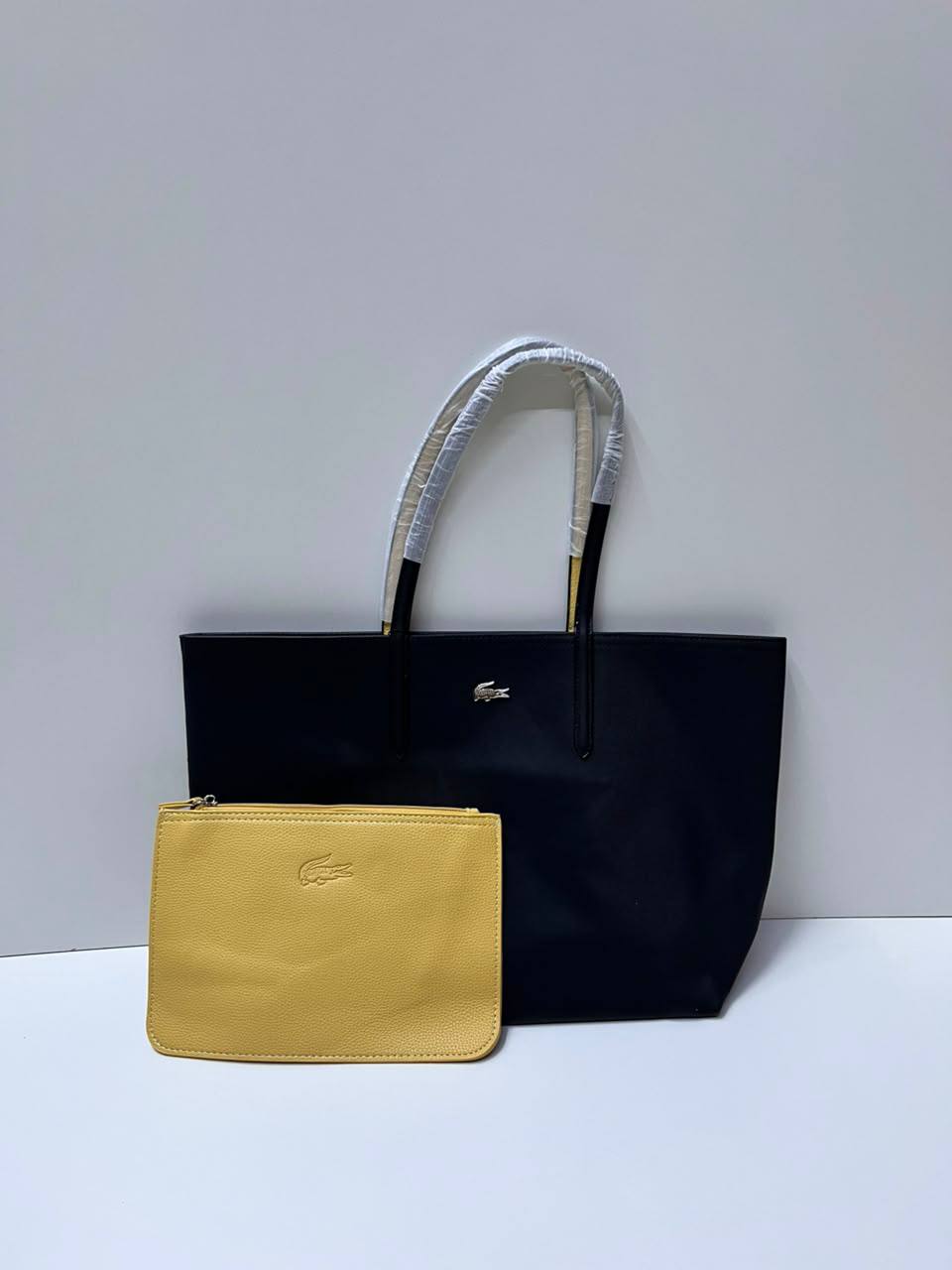 Lacoste
75 dhs🇦🇪🇦🇪
size 47×13×28cm

Zain42
♥️♥️♥️