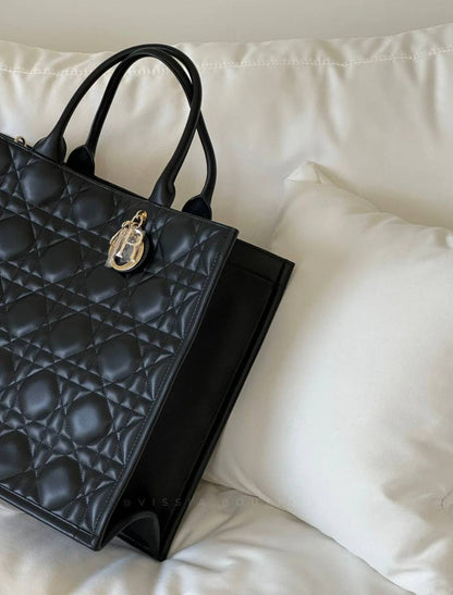 DIOR 
GOOD QUALITY
  BIG SIZE 
100 dhs✅
41CM

Zain39
♥️♥️♥️