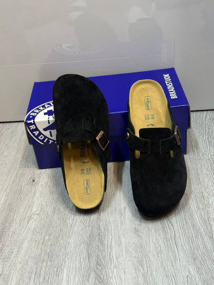 BRKAINSTUOK
LEATHER SLIPPER 
GOOD QUALITY 
*105 DHS*🪙🌨️
Size 36 to 41

Zain40
♥️♥️♥️