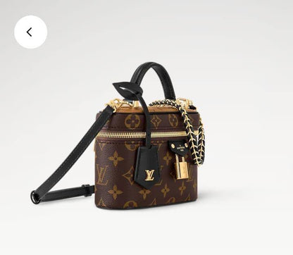 LV
95 dhs✅
with box
size 19cm

Zain26
♥️♥️♥️