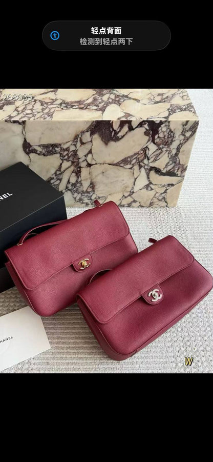 Chanel Maxi flap bag silver metal  
Master quality 
32cm with box 📦 
360 dhs✅

Zain95
♥️♥️♥️