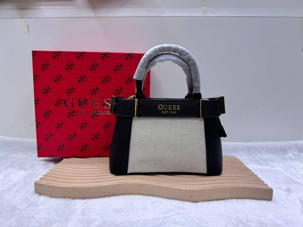 Guess
95 dhs🪙🌨️

Zain114
♥️♥️♥️
