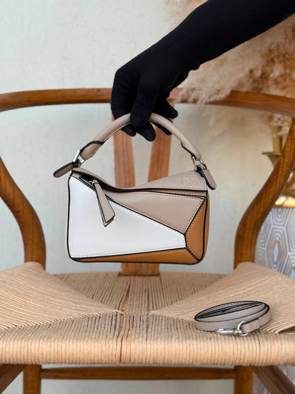 LOEWE
18cm
320 dhs🇦🇪🇦🇪
Top quality 
With box🎁

Zain167
♥️♥️♥️