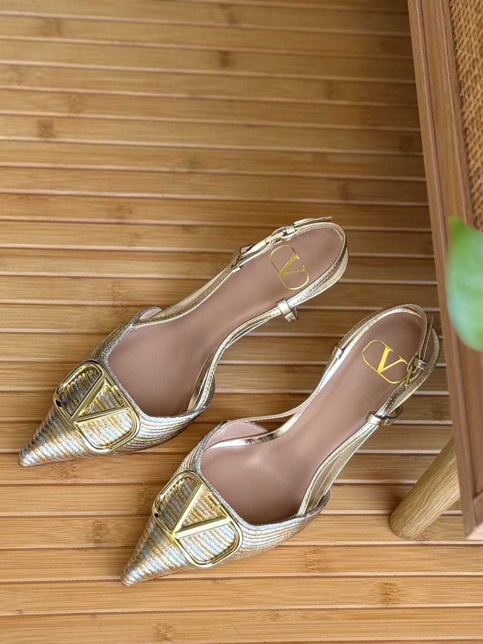 Valentino
AA Quality
𝘀𝗶𝘇𝗲: 𝟯𝟲 𝘁𝗼𝗼 𝟰2
450 dhs🇦🇪🇦🇪

Zain303
♥️♥️♥️