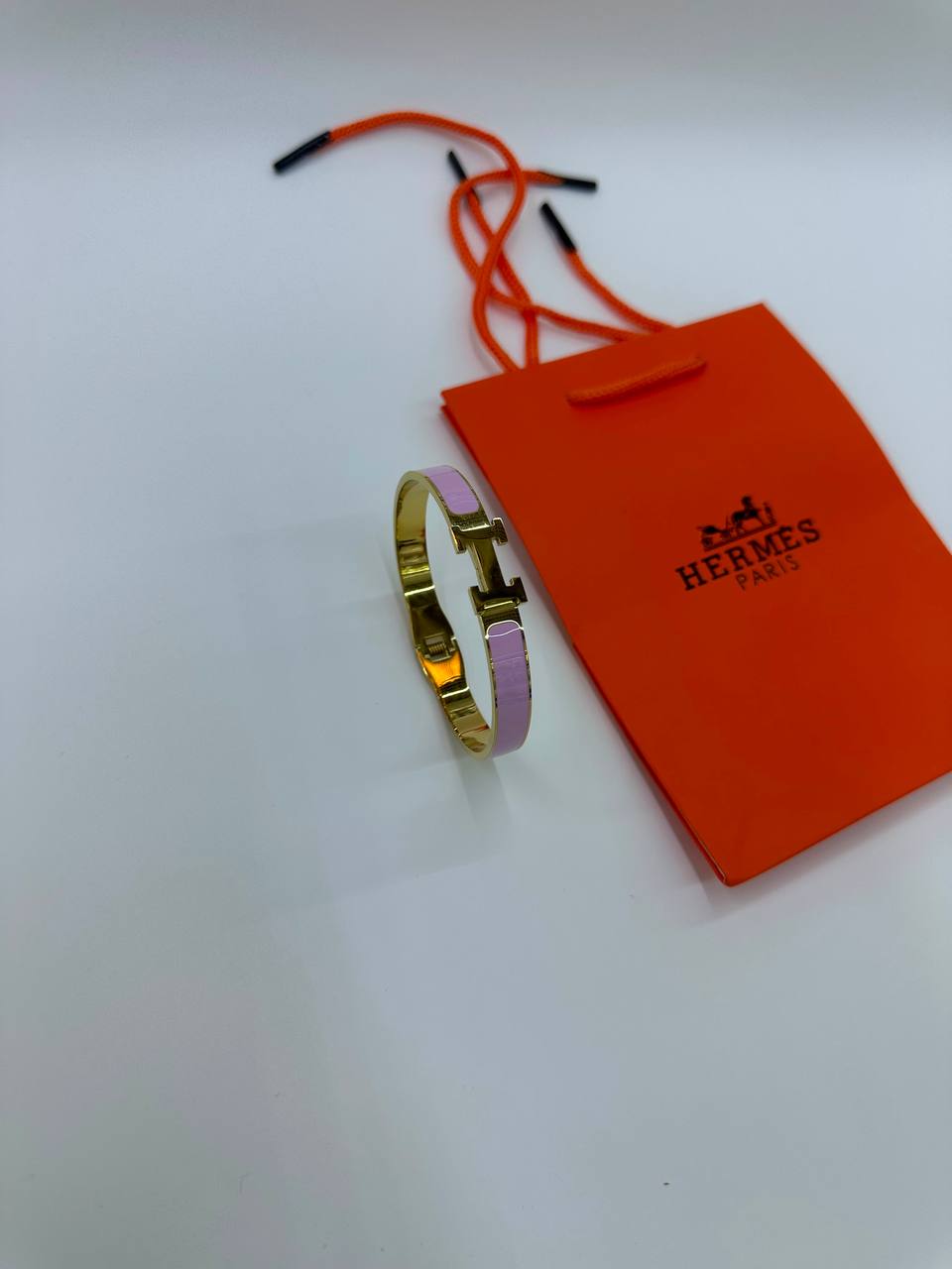 *Stainless steel 🦋*
Bangle 💯
Non tarnish 💯
With paper bag 🛍️
20 dhs🇦🇪🇦🇪

Zain216
♥️♥️♥️