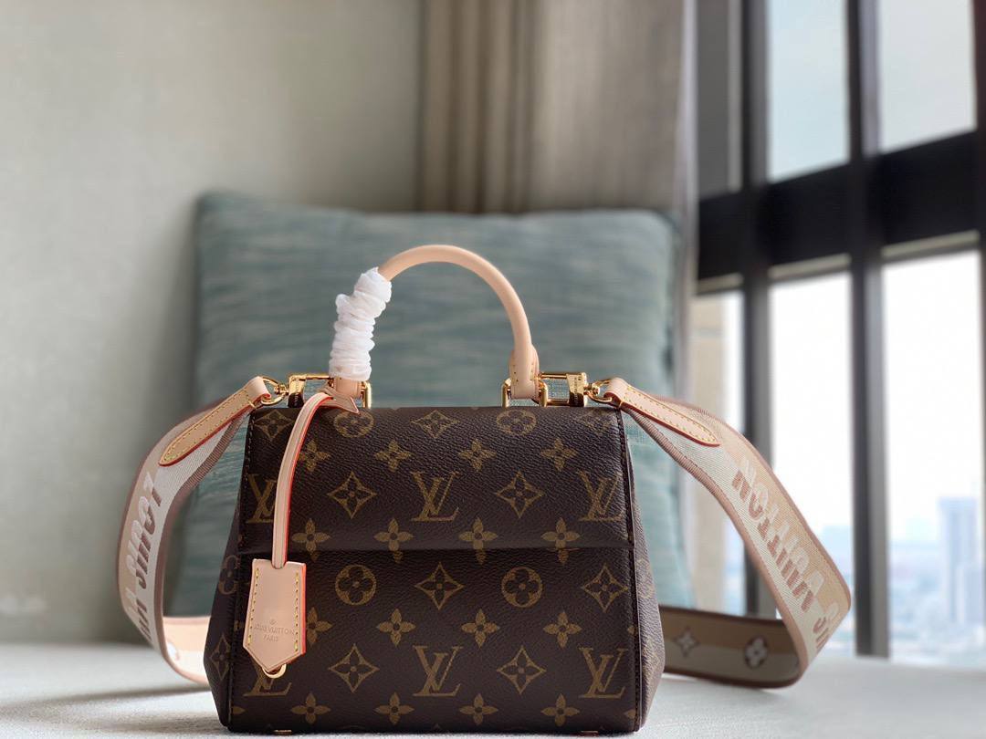 LV
75 dhs🌺
With box
21 cm

Zain219
💓💓💓
