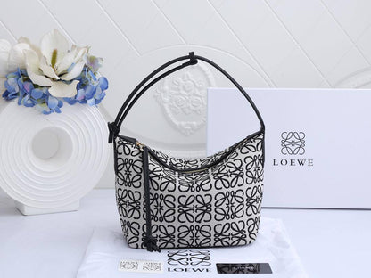 Loewe 
85 dhs✅
with box
size 20×10×20cm

Zain213
♥️♥️♥️