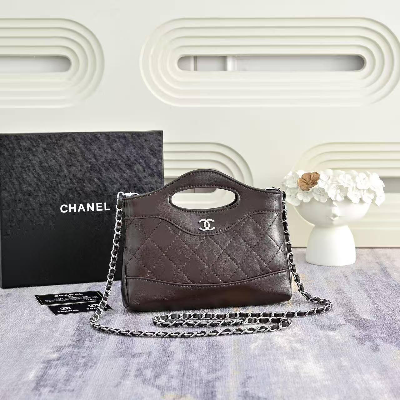 Chanel
withbox 
95 dhs🇦🇪🇦🇪

Zain143
♥️♥️♥️
