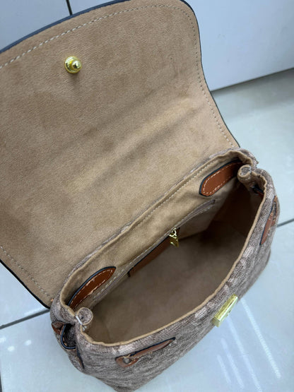 COACH Emory
Top Handle Bag
Signature Chenille &
Leather Grained Material
Gold & silver Hardware
With BOX
Size : 23 cm

100 dhs🇦🇪🇦🇪

Zain239
♥️♥️♥️