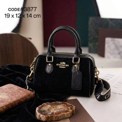 COACH ʀᴏᴡᴀɴ sᴀᴛᴄʜᴇʟ
sɪɢɴᴀᴛᴜʀᴇ sᴜᴇᴅᴇ ᴍᴀᴛᴇʀɪᴀʟ
ᴡɪᴛʜ ʟᴏɴɢ ʙᴇʟᴛ sᴛʀᴀᴘ
ɢᴏʟᴅ ʜᴀʀᴅᴡᴀʀᴇ
sɪᴢᴇ : 19 cm

70 dhs✅

Zain31
♥️♥️♥️