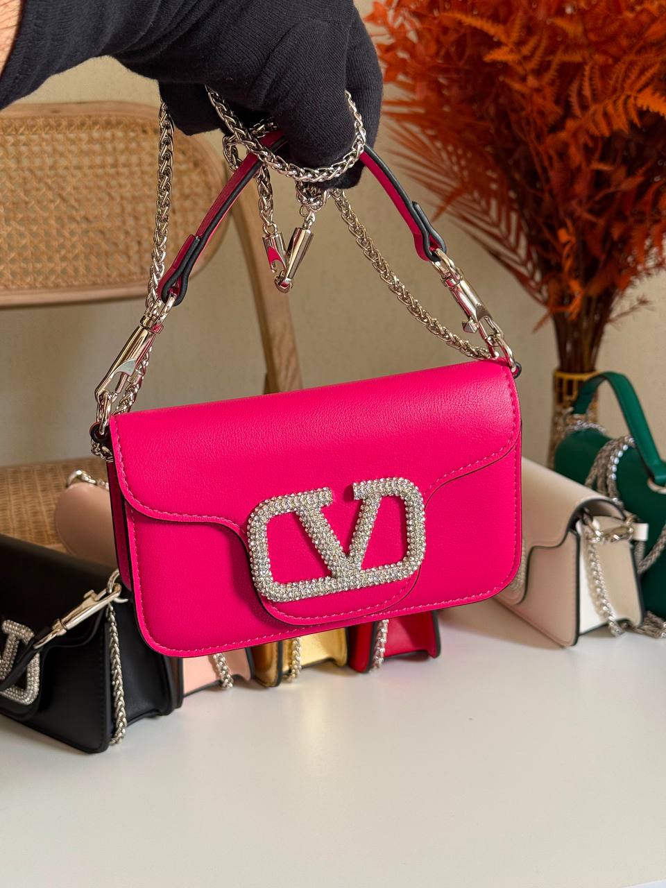 VALENTINO
20cm
310 dhs🇦🇪🇦🇪
Top quality 
With box🎁

Zain167
♥️♥️♥️