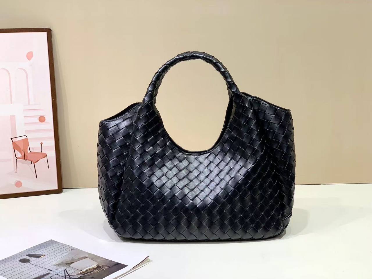 Bottega
120 dhs💓

Zain143
♥️♥️♥️