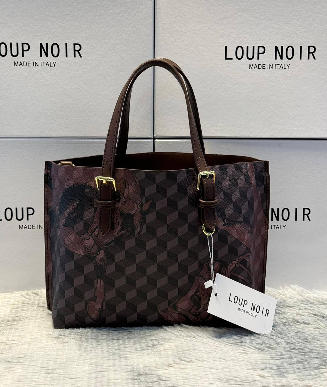 Loup Noir 
Size:29cm

With box 
🎁🎁🎁

95 dhs🪙🌨️

Zain148
♥️♥️♥️