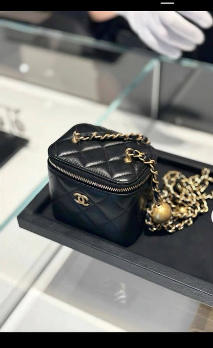 Chanel

90 dhs🇦🇪🇦🇪
Withbox

Zain219
♥️♥️♥️