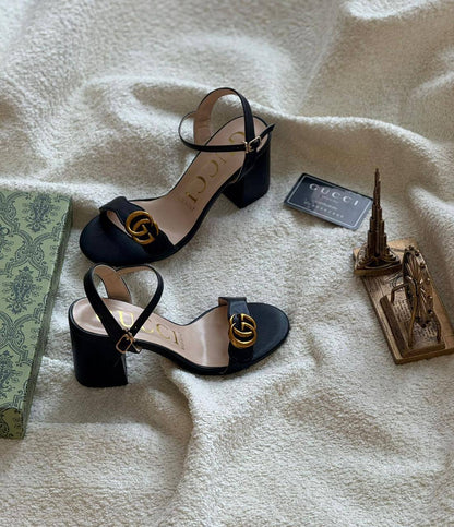 Gucci

Size. 36 to 41 

120 dhs🇦🇪🇦🇪

Zain80
♥️♥️♥️