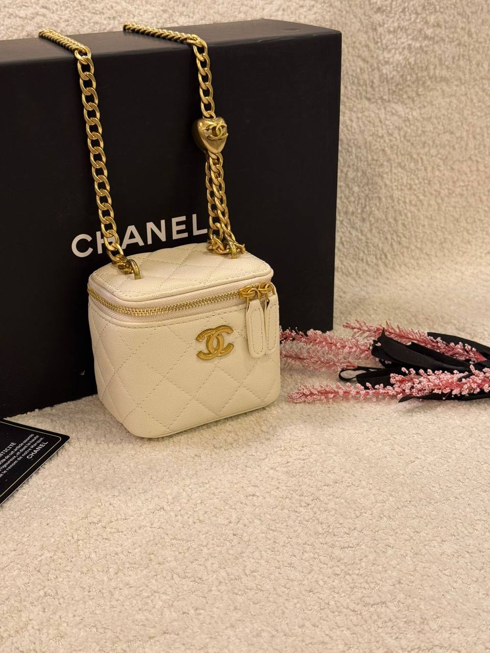 Chanel 
Master🌺🌺
  Micro Size Box
230 dhs✅

Zain131
♥️♥️♥️