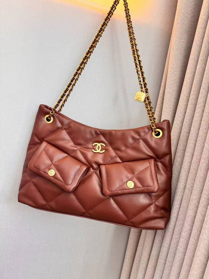 CHANEL

Best quality 

without box
100 dhs🇦🇪🇦🇪

size36CM

Zain290
♥️♥️♥️