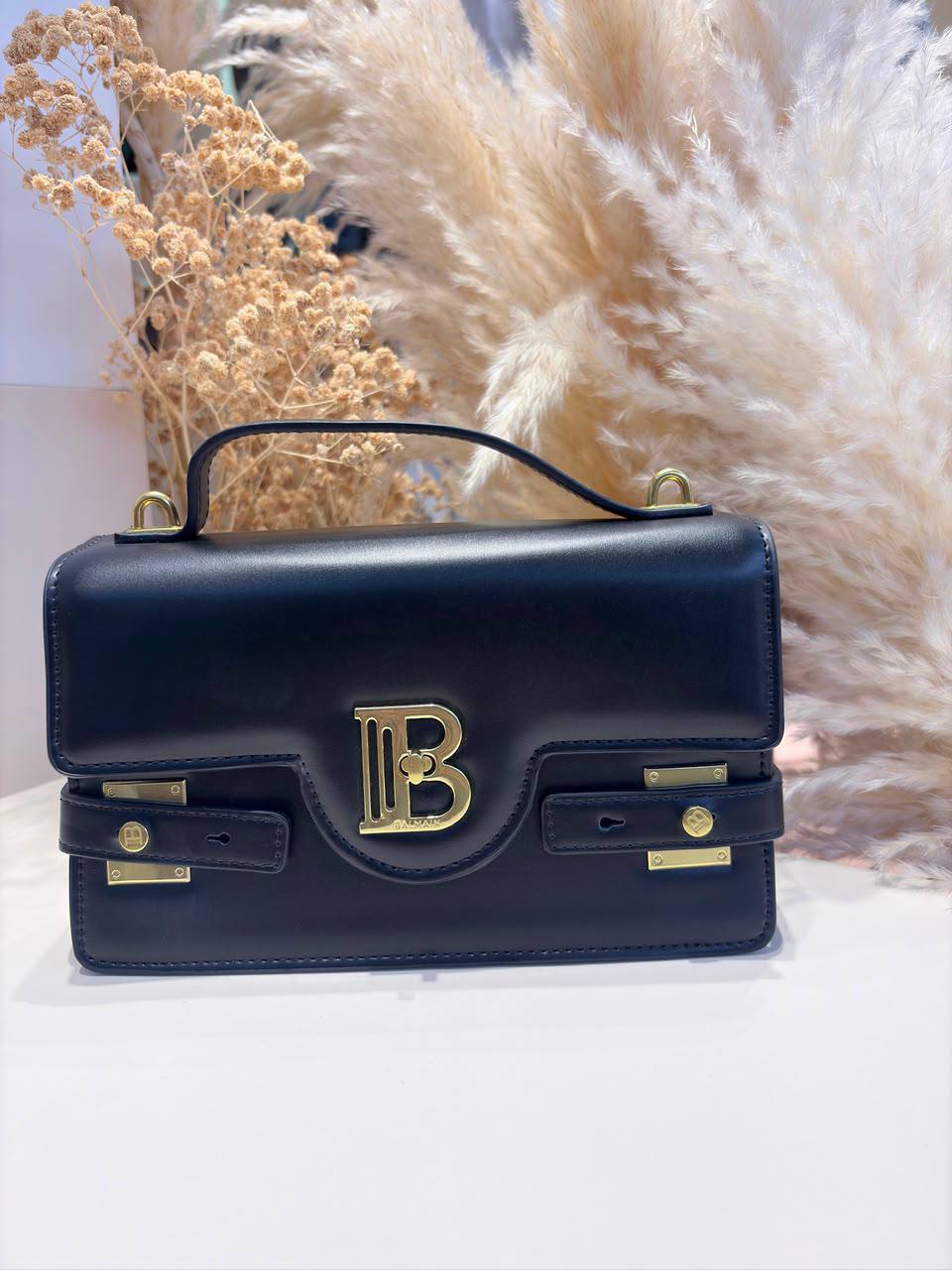 Burberry
130 dhs💓

Zain39
♥️♥️♥️
