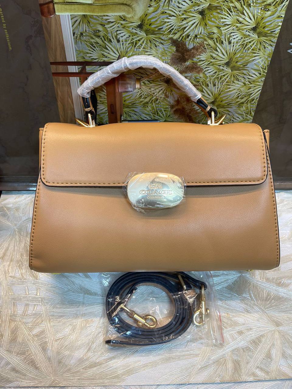 Coach
95 dhs✅
With box

Zain219
♥️♥️♥️