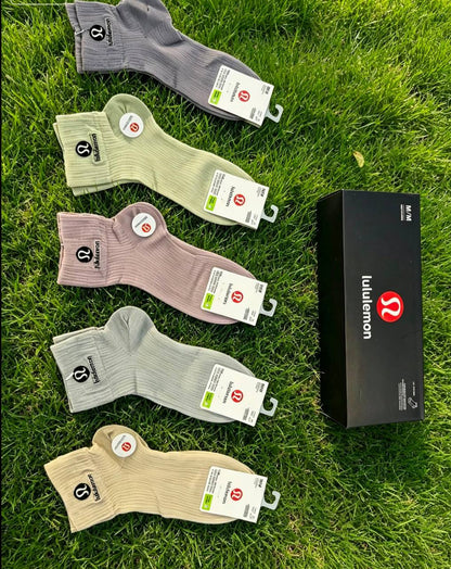 Socks 🧦*
good quality 💯
5 pieces 💥
With boxes 📦 
55 dhs✅

Zain216
♥️♥️♥️