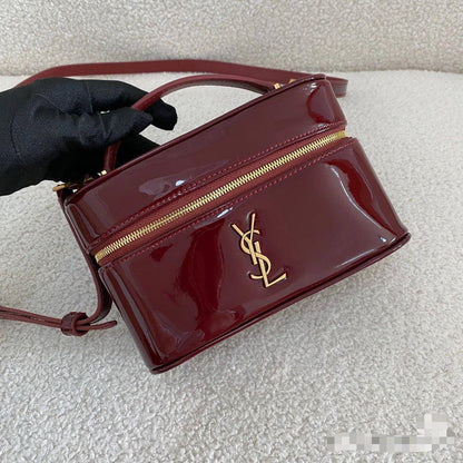 💗 YSL Gaby
1⃣️ First quality +🎁
size : 18.5 * 13 * 7 cm
85 dhs❣️
with box 🎁

Zain115
♥️♥️♥️