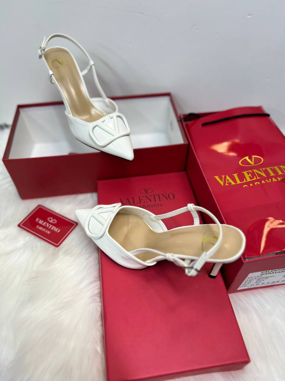 VALENTINO
SIZE 36-41
110 dhs🇦🇪🇦🇪

Zain21
♥️♥️♥️