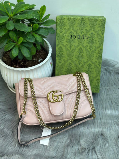 GUCCI
SIZE……….  26CM
100 dhs🇦🇪🇦🇪
with BOX

Zain244
♥️♥️♥️