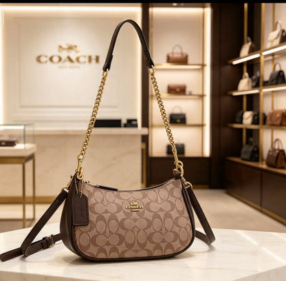 Coach
95 dhs🇦🇪🇦🇪
Size:24*8*15.5

Zain07
♥️♥️♥️