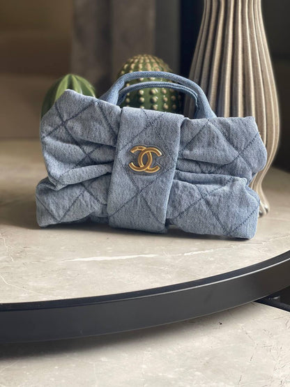 CHANEL ✨
Available original box 📦 
With full packing 🎀🎀
Super high quality 💥💥
For Price 👇 WTSP Text Zain 0568585901

Zain283
♥️♥️♥️