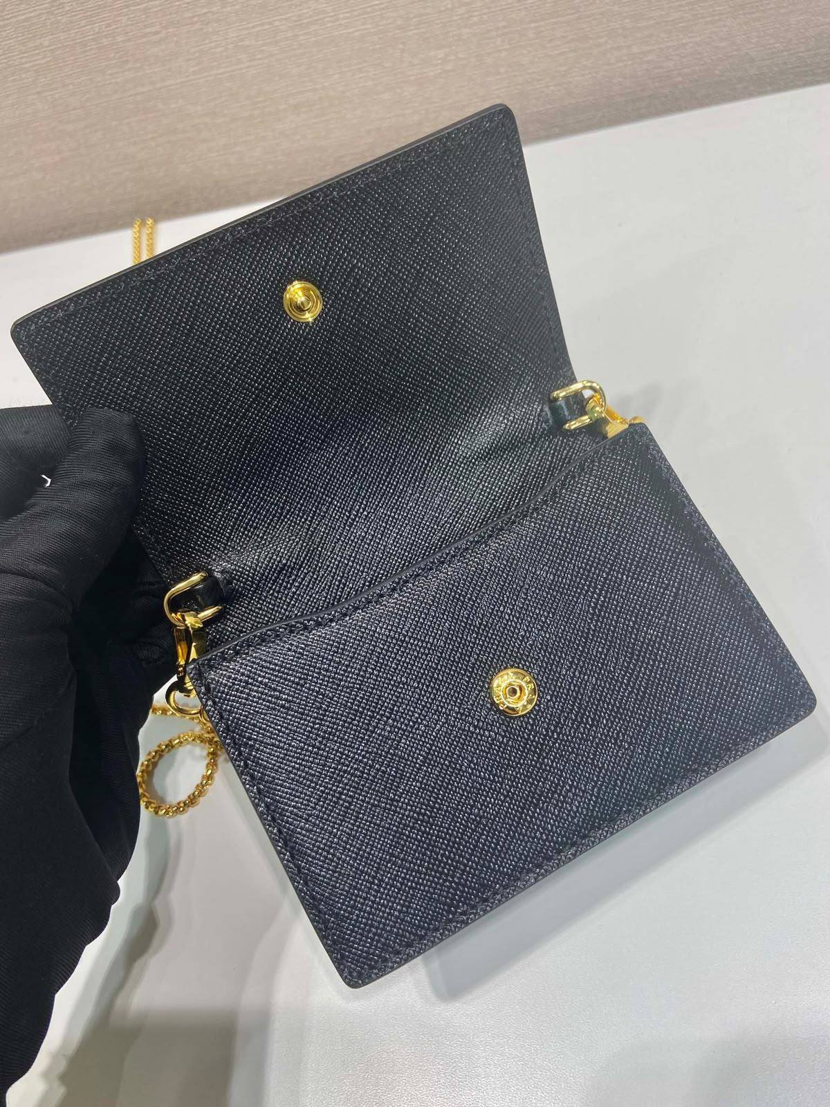 Prada Saffiano

Size:11cm
Black with hardware gold
super master

For Price 👇 WhatsApp✅
0568585901 
0507557372
0552275751 Owner Zain 👌

Zain325
♥️♥️♥️