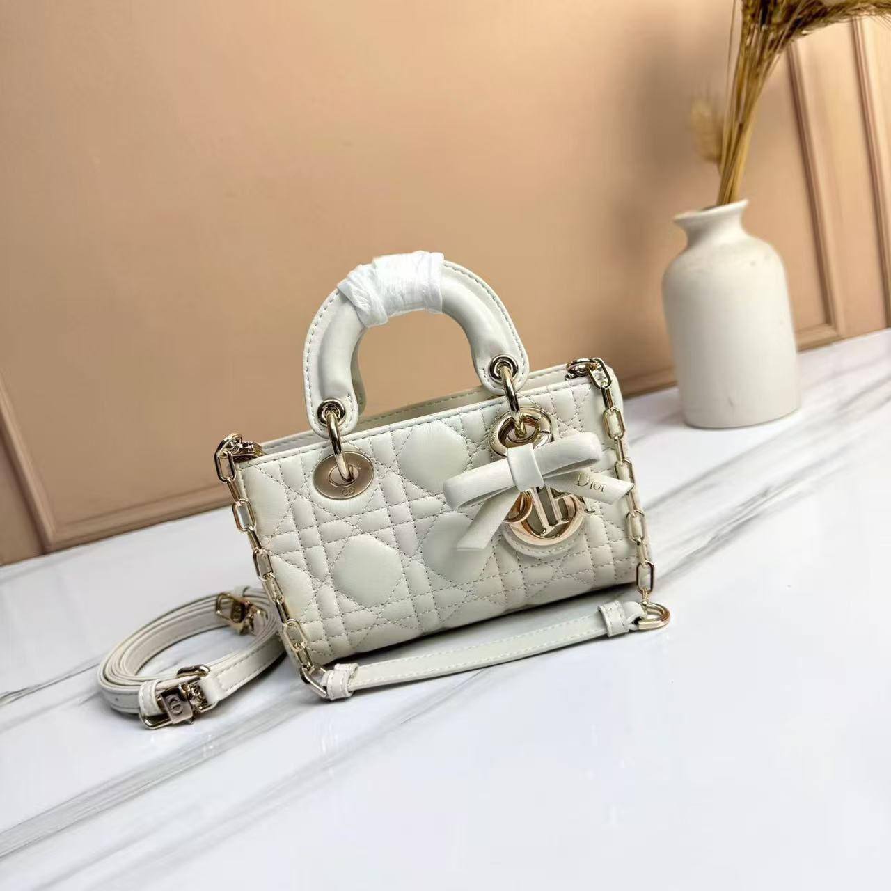 Dior
master💓
300 dhs✅

Zain153
♥️♥️♥️