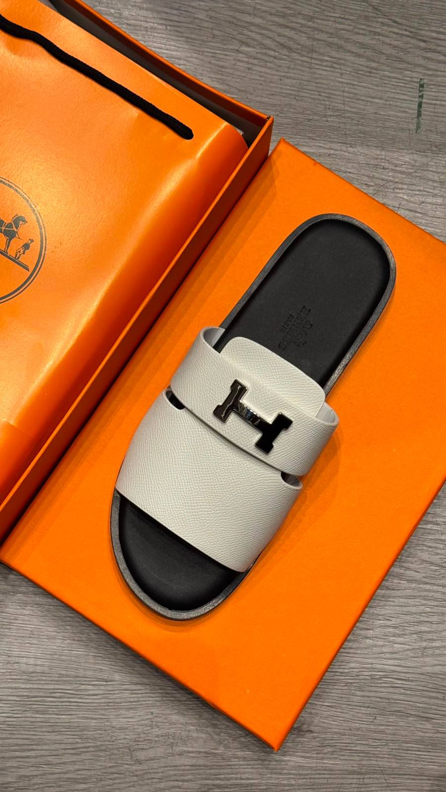 Hermes
Size 40 TO 45
110 dhs✅

Zain183
♥️♥️♥️
