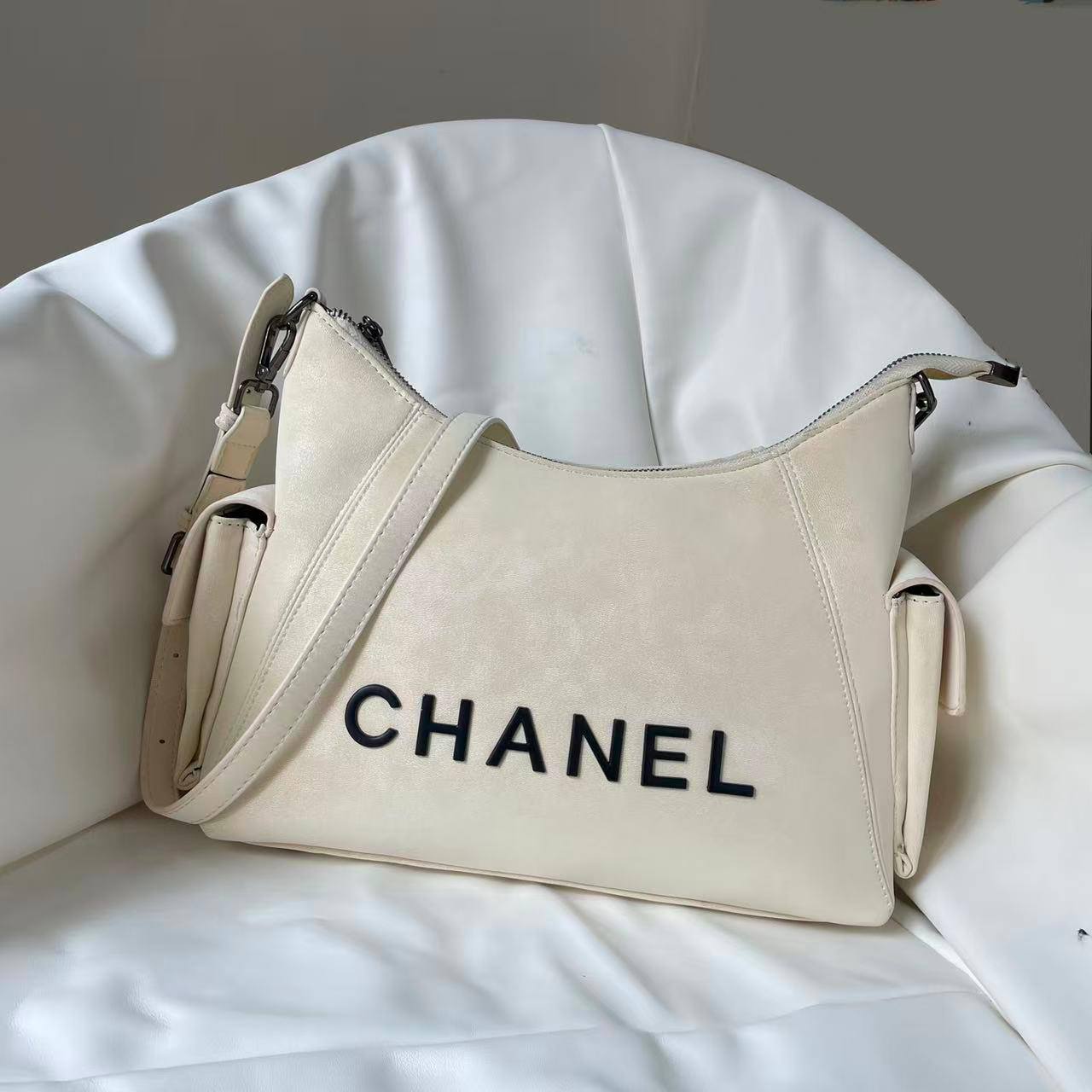 Chanel
105 dhs🪙🌨️

Zain136
♥️♥️♥️