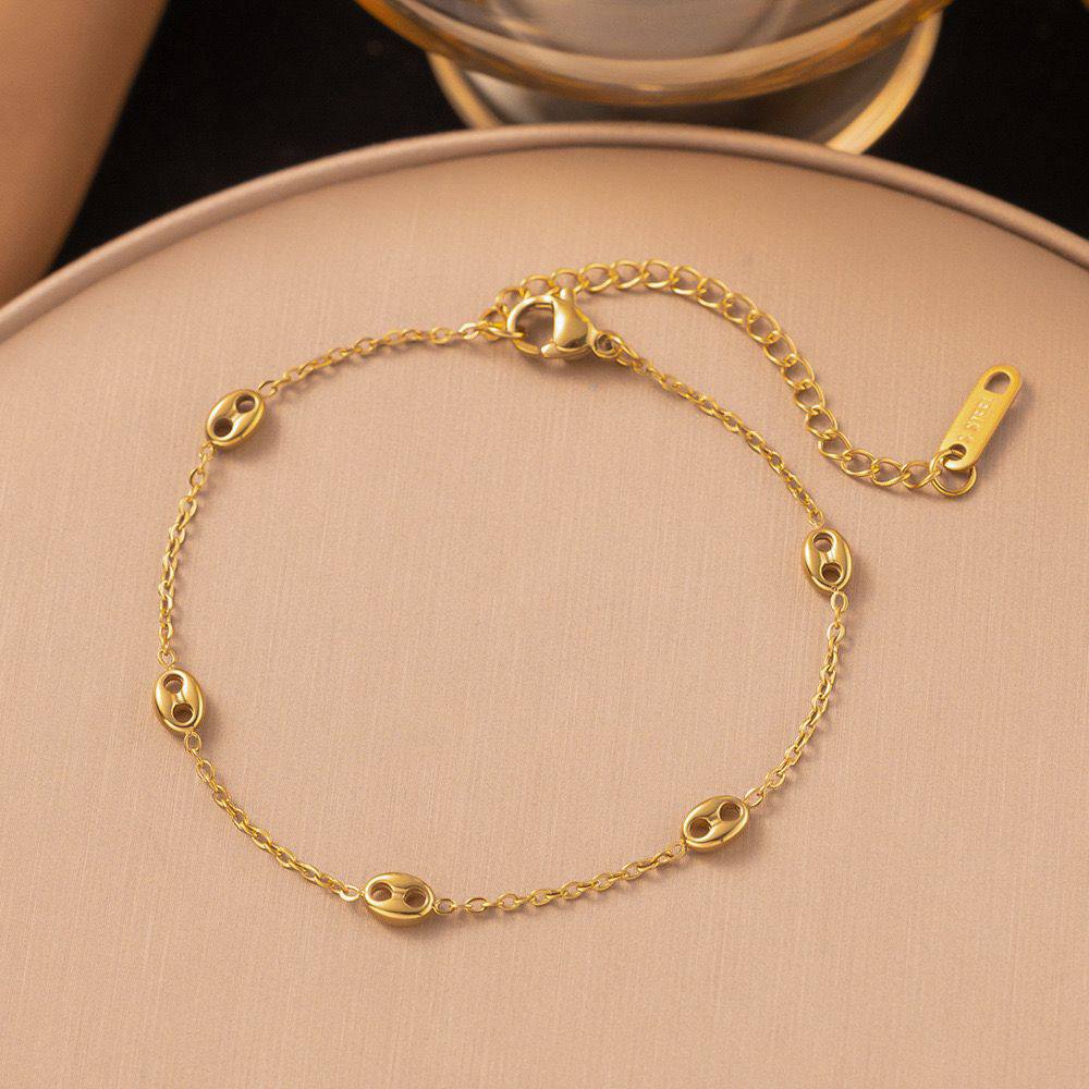 New arrival stainless steel with 18k gold plated Non tarnish  bracelet 
20 dhs🪙🖤 

Zain243
♥️♥️♥️