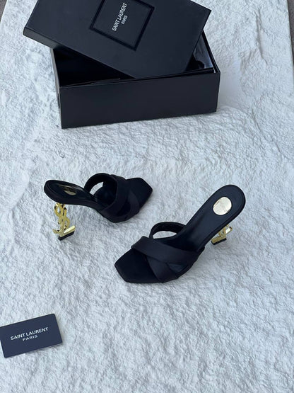 YSL
( 9𝗖𝗠 )
𝐇𝐢𝐠𝐡 𝐪𝐮𝐚𝐥𝐢𝐭𝐲💯 
𝐒𝐢𝐳𝐞 𝟑𝟔-𝟑𝟕-𝟑𝟖-𝟑𝟗-𝟒𝟎-𝟒𝟏 
120 dhs✅

Zain86
♥️♥️♥️