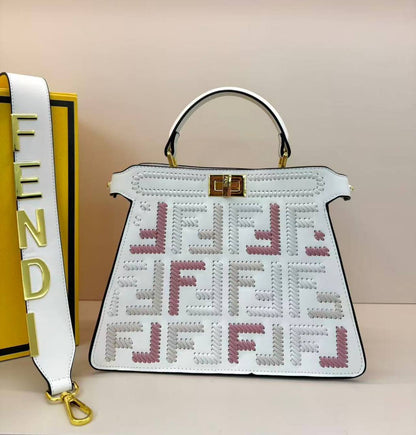 FENDI 

COPY ONE 
 WITH BOX 
🎁🎁🎁

180 dhs✅

Zain295
♥️♥️♥️