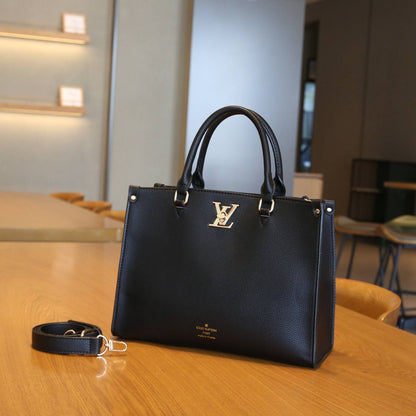 lv

best quality 
without box

120 dhs🇦🇪🇦🇪

size33CM

Zain290
♥️♥️♥️