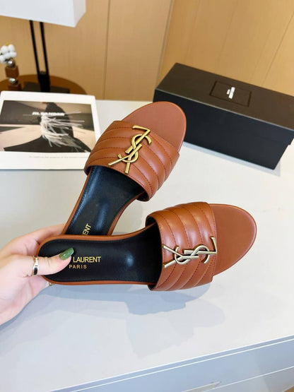 YSL
size 36-42 
100 dhs✅

Zain132
♥️♥️♥️